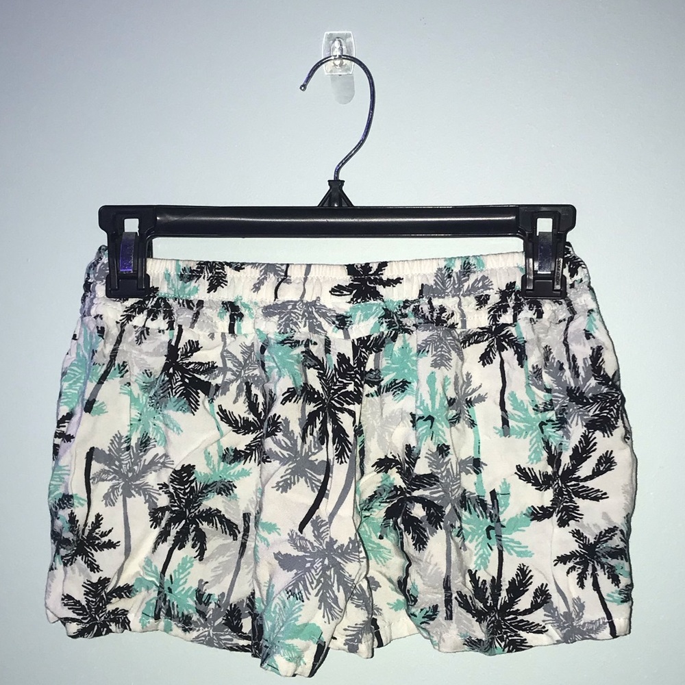 SO Girls Shorts - Picture 2 of 3